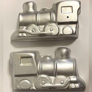 3D train cake pan